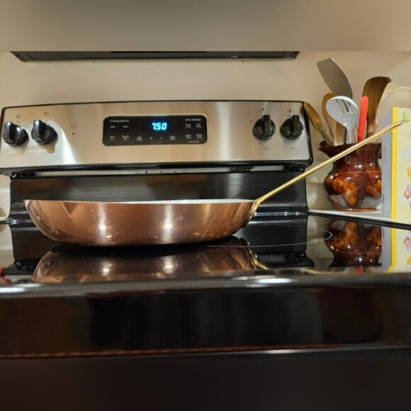 Vintage Tournus French 10 in Copper with Brass Handle Sauté Pan - Picture 5 of 15